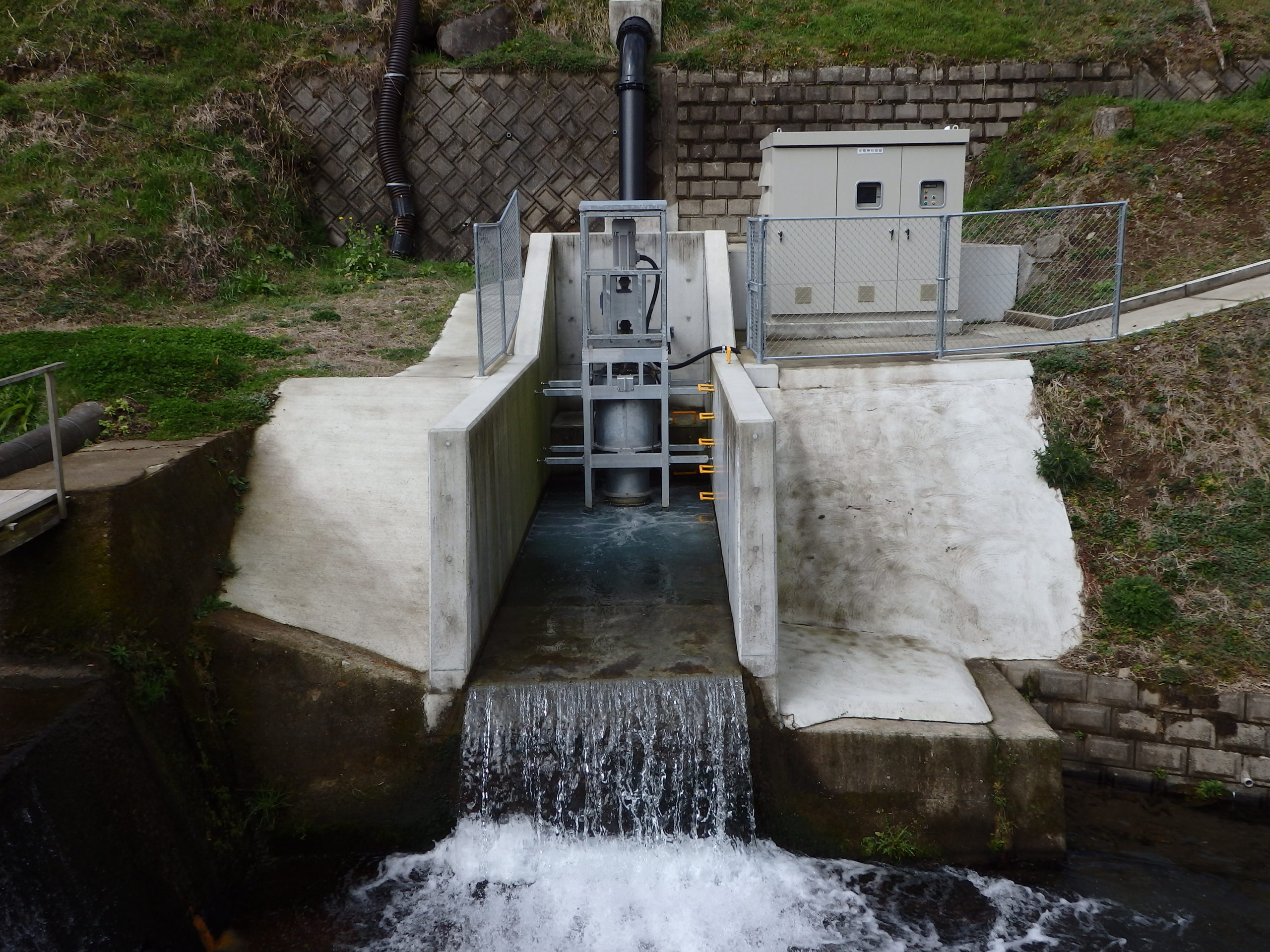 業務実績（発電水量、型式、水路構造物検討、事業費の概算、経済性の検討）